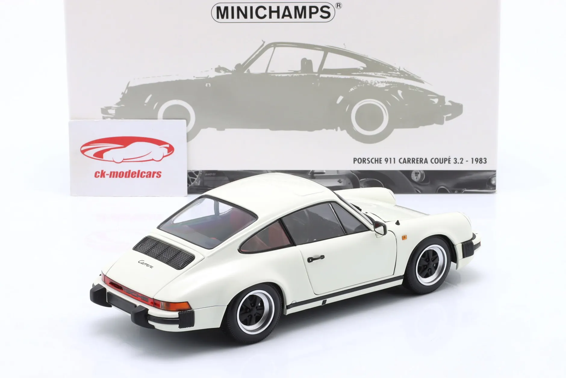 Porsche 911 Carrera Coupe 3.2 Baujahr 1983 weiß 1:18 Minichamps