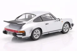 Porsche 911 Carrera Coupe 3.2 1988 250.000 mit Heckspoiler 1:18 KK-Scale