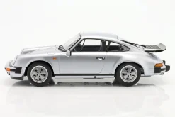 Porsche 911 Carrera Coupe 3.2 1988 250.000 mit Heckspoiler 1:18 KK-Scale