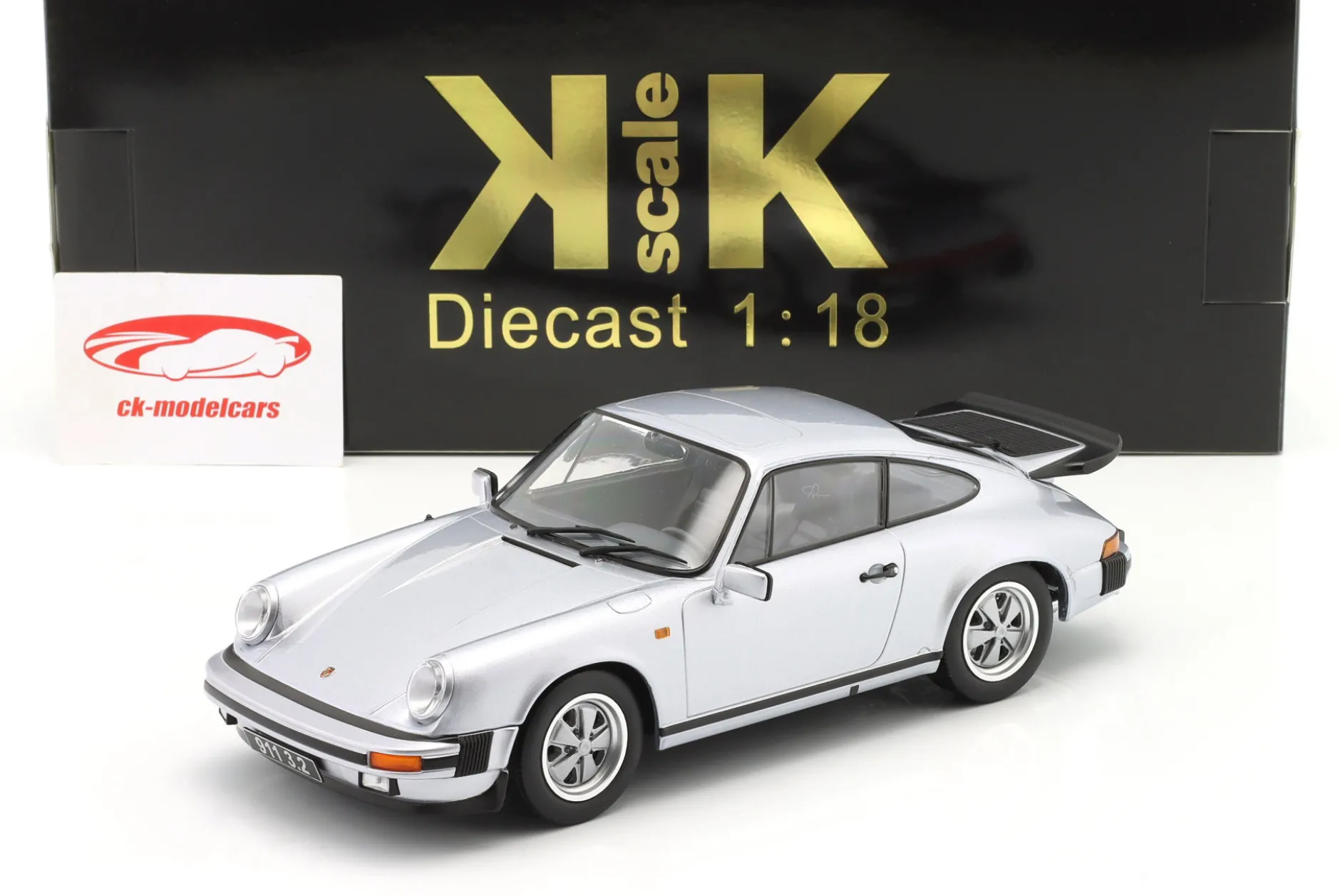 Porsche 911 Carrera Coupe 3.2 1988 250.000 mit Heckspoiler 1:18 KK-Scale