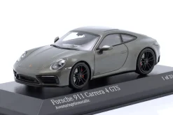 Porsche 911 (992) Carrera 4 GTS 2021 aventuringrün metallic 1:43 Minichamps