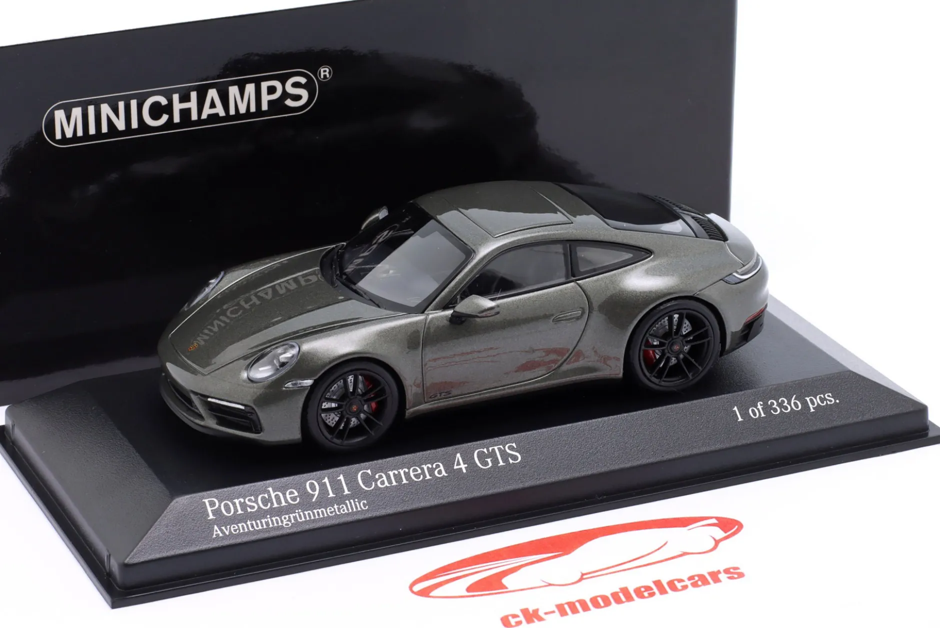 Porsche 911 (992) Carrera 4 GTS 2021 aventuringrün metallic 1:43 Minichamps