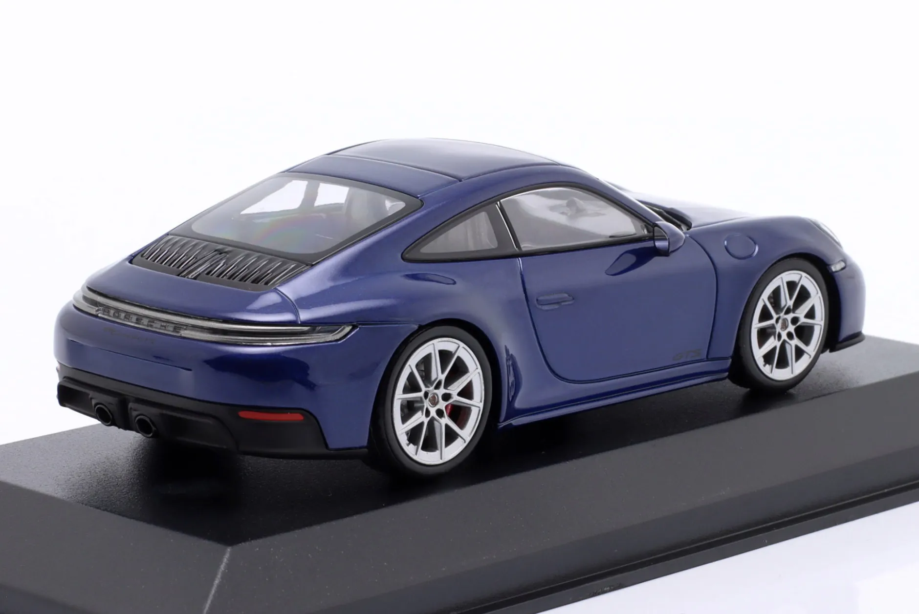 Porsche 911 (992.2) Carrera GTS Baujahr 2024 enzianblau metallic 1:43 Minichamps
