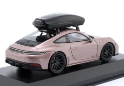 Porsche 911 (992.2) Carrera 4 GTS Baujahr 2024 frozenberry 1:43 Minichamps