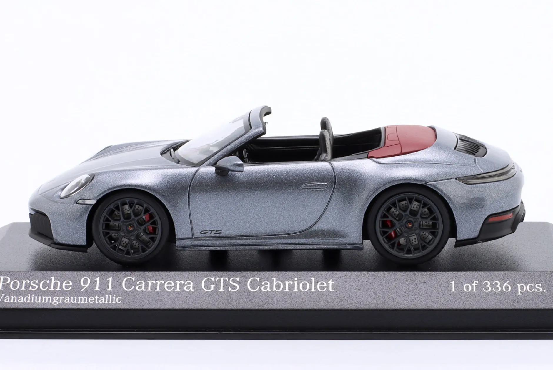 Porsche 911 (992.2) Carrera GTS Cabriolet 2024 vanadiumgrau metallic 1:43 Minichamps