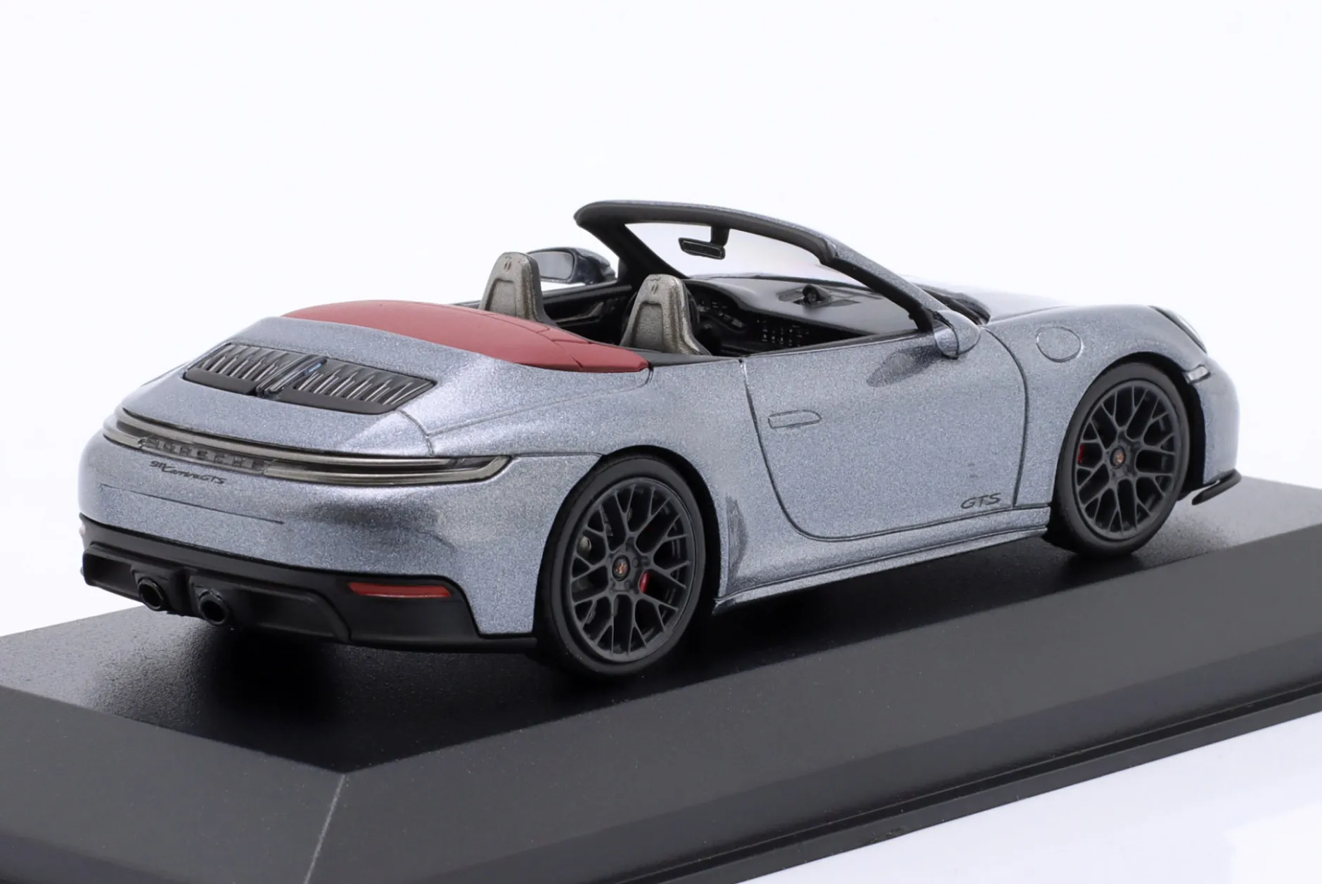 Porsche 911 (992.2) Carrera GTS Cabriolet 2024 vanadiumgrau metallic 1:43 Minichamps