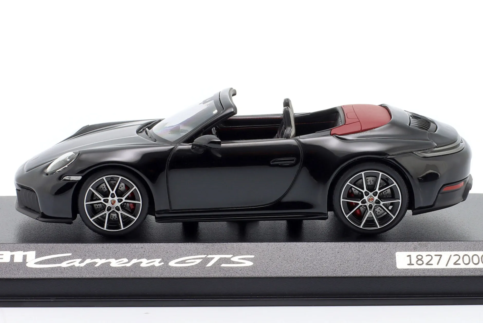 Porsche 911 (992.2) Carrera GTS Cabriolet 2024 schwarz 1:43 Minichamps