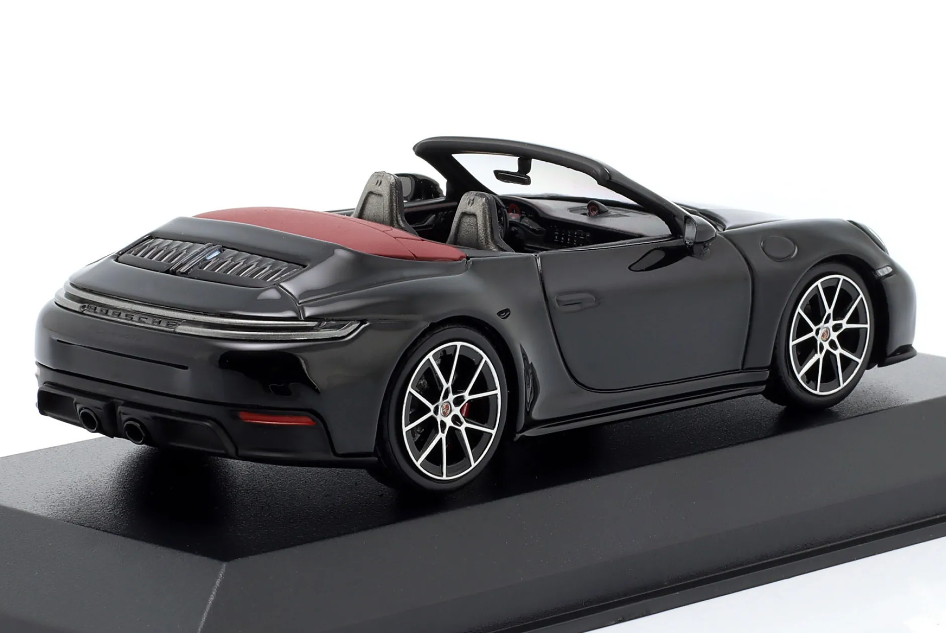 Porsche 911 (992.2) Carrera GTS Cabriolet 2024 schwarz 1:43 Minichamps