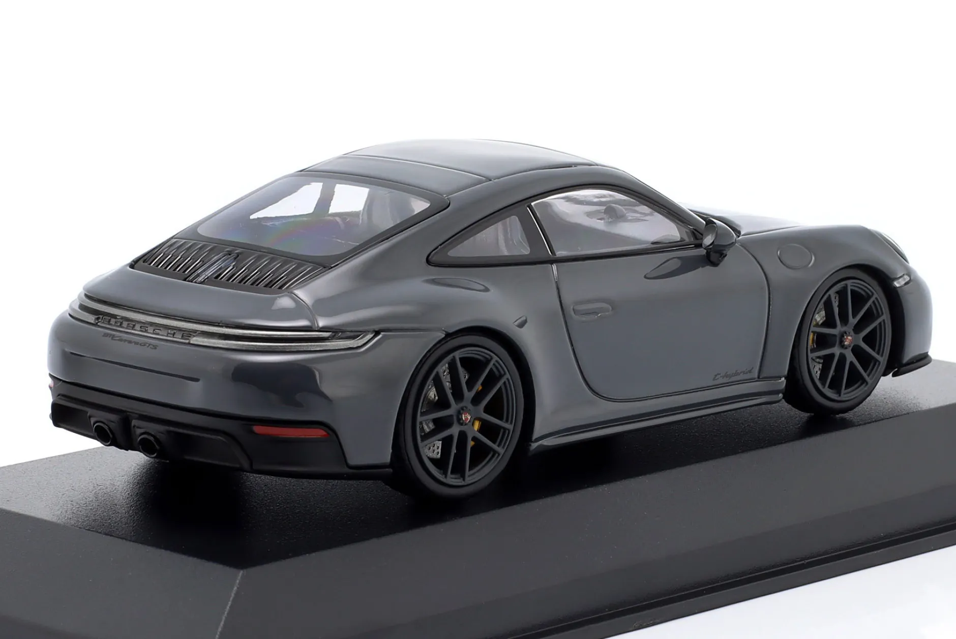 Porsche 911 (992.2) Carrera GTS Coupé Baujahr 2024 schiefergrau 1:43 Minichamps
