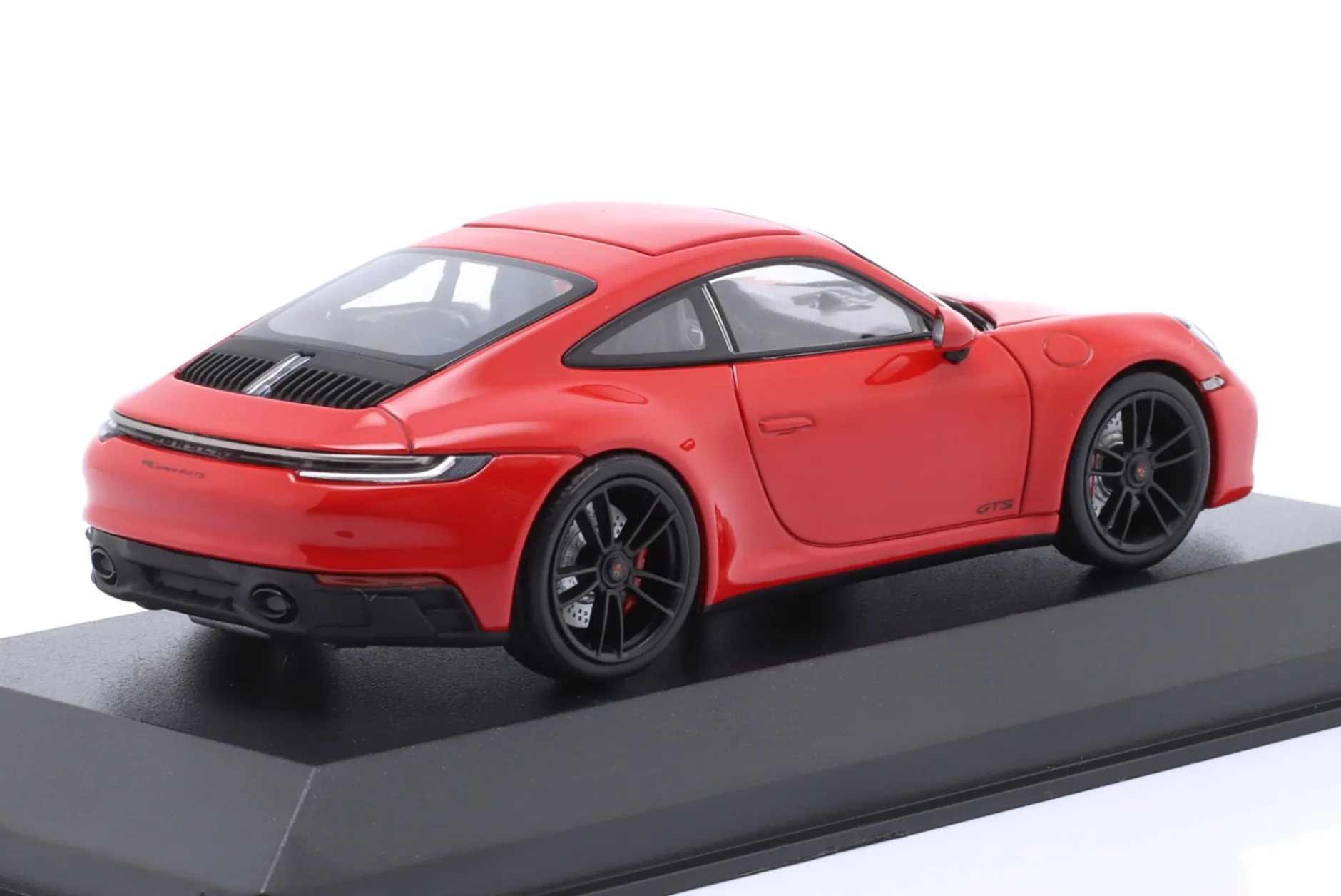 Porsche 911 (992) Carrera 4 GTS 2021 indischrot 1:43 Minichamps
