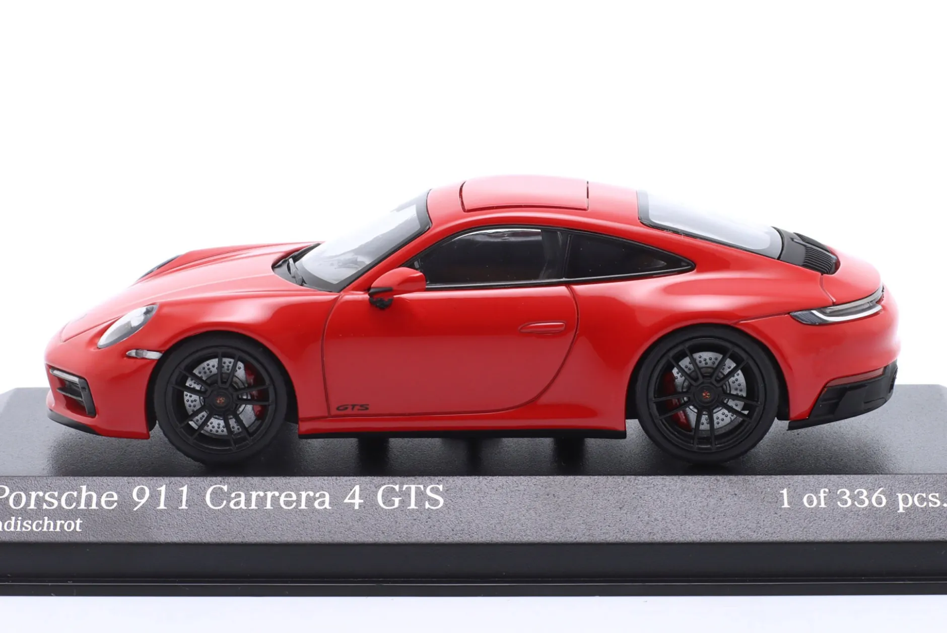Porsche 911 (992) Carrera 4 GTS 2021 indischrot 1:43 Minichamps