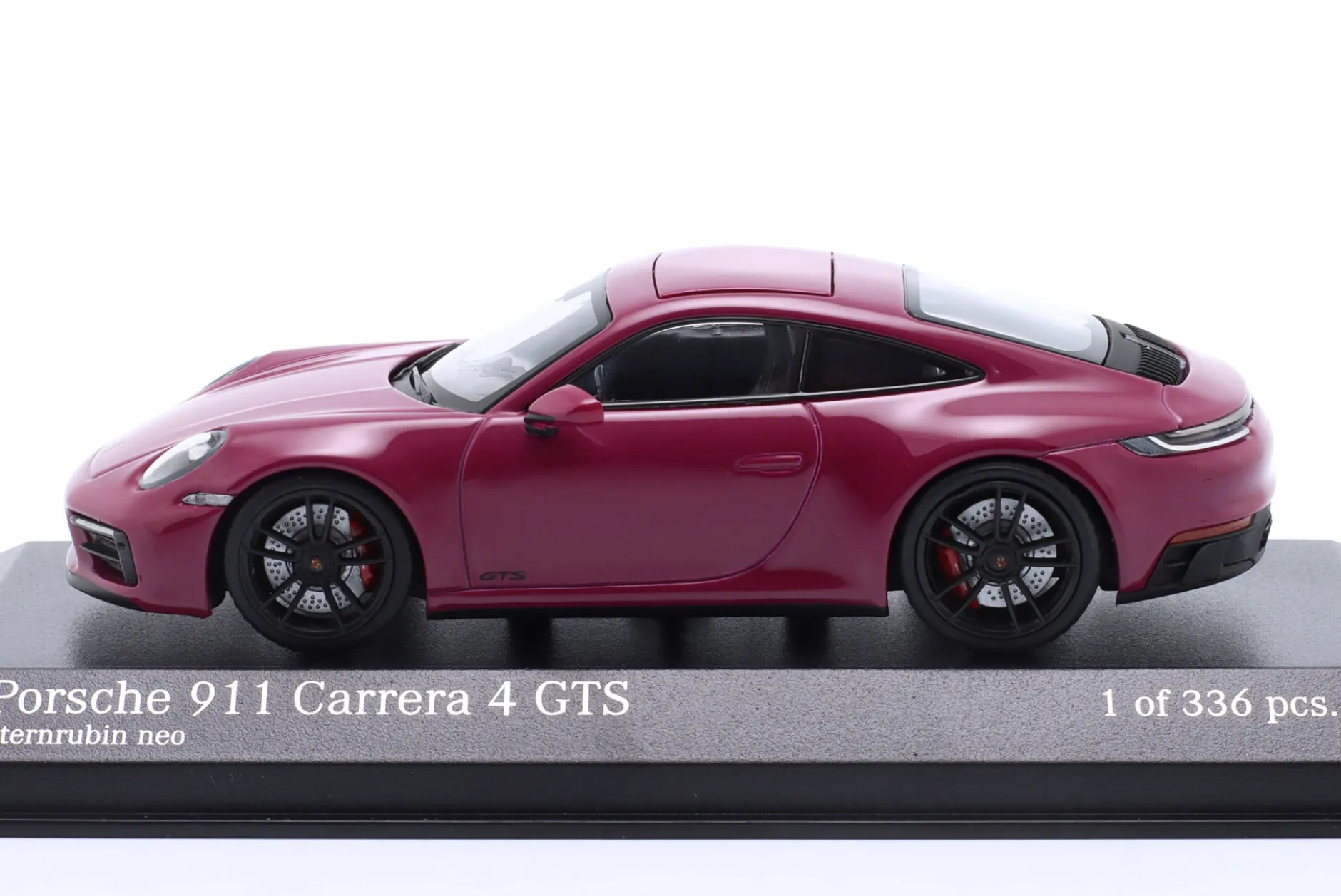 Porsche 911 (992) Carrera 4 GTS 2021 sternrubin neo 1:43 Minichamps