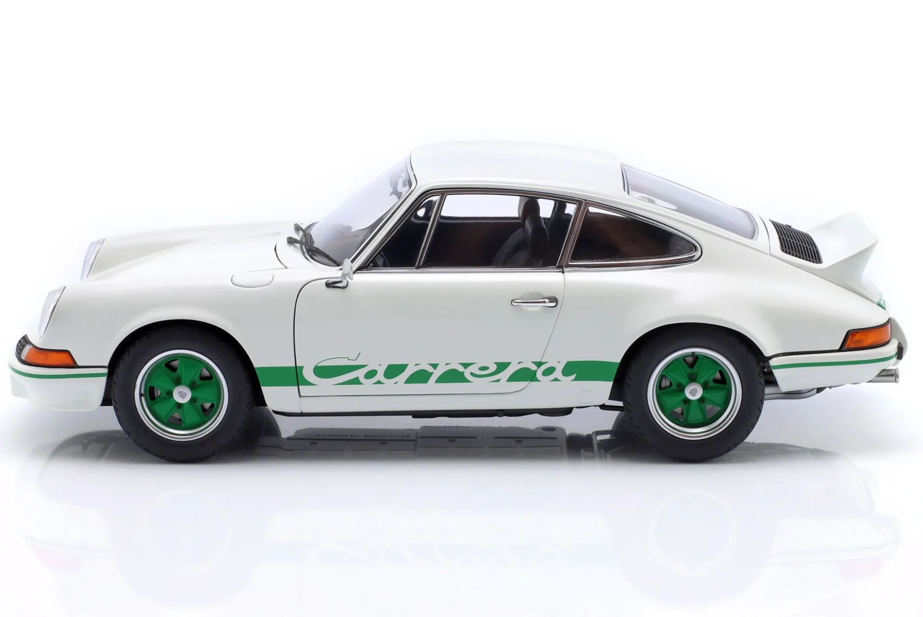 Porsche 911 Carrera RS 2.7 Grand Prix weiß / grün 1:18 AUTOart