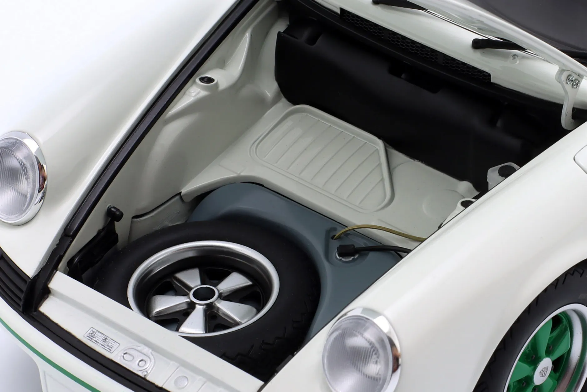 Porsche 911 Carrera RS 2.7 Grand Prix weiß / grün 1:18 AUTOart