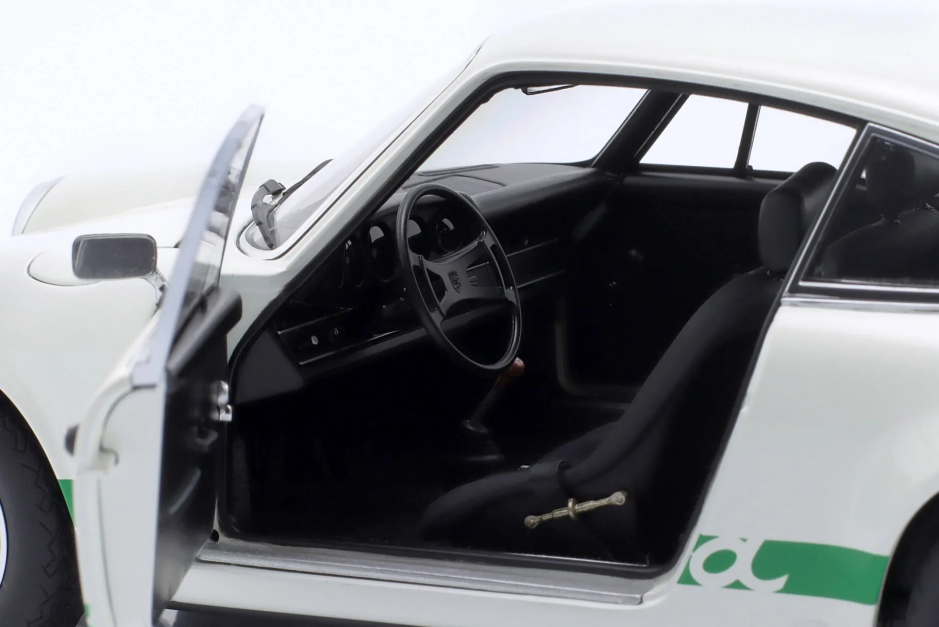Porsche 911 Carrera RS 2.7 Grand Prix weiß / grün 1:18 AUTOart