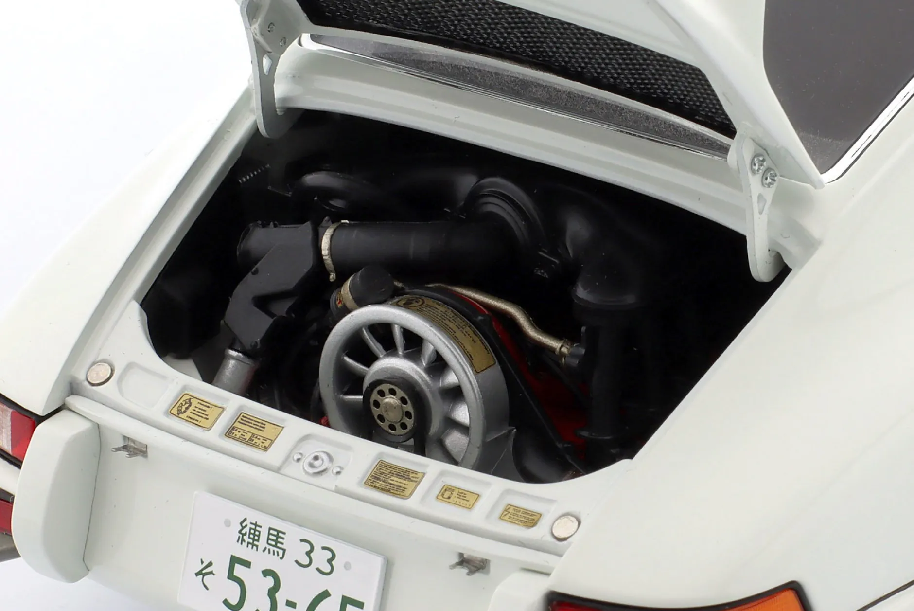 Porsche 911 Carrera 2.7 RS "The Circuit Wolf" weiß / rot 1:18 AUTOart