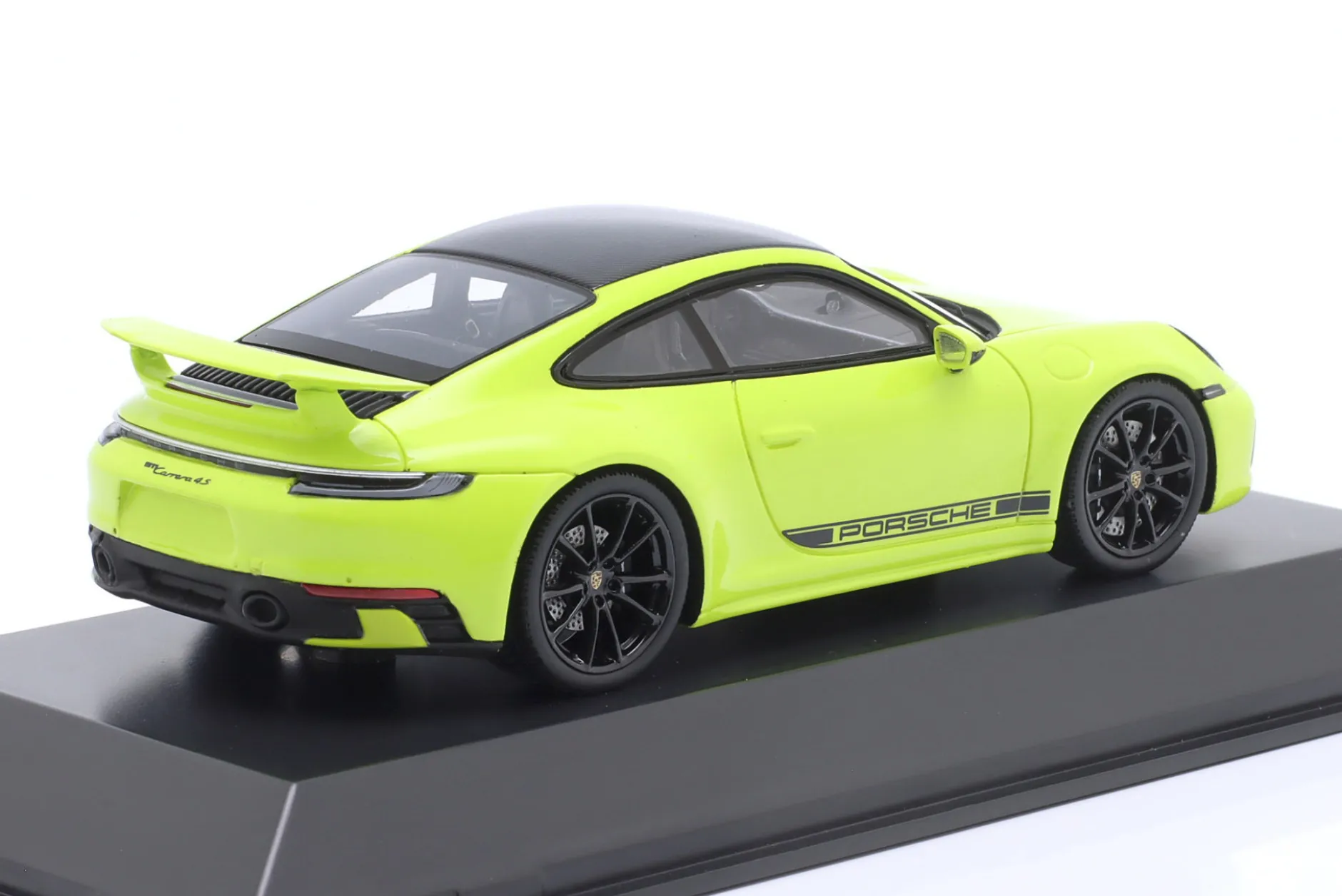 Porsche 911 (992) Carrera 4S Baujahr 2019 acid grün 1:43 Spark