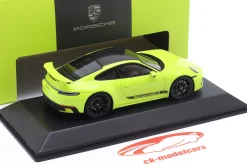 Porsche 911 (992) Carrera 4S Baujahr 2019 acid grün 1:43 Spark