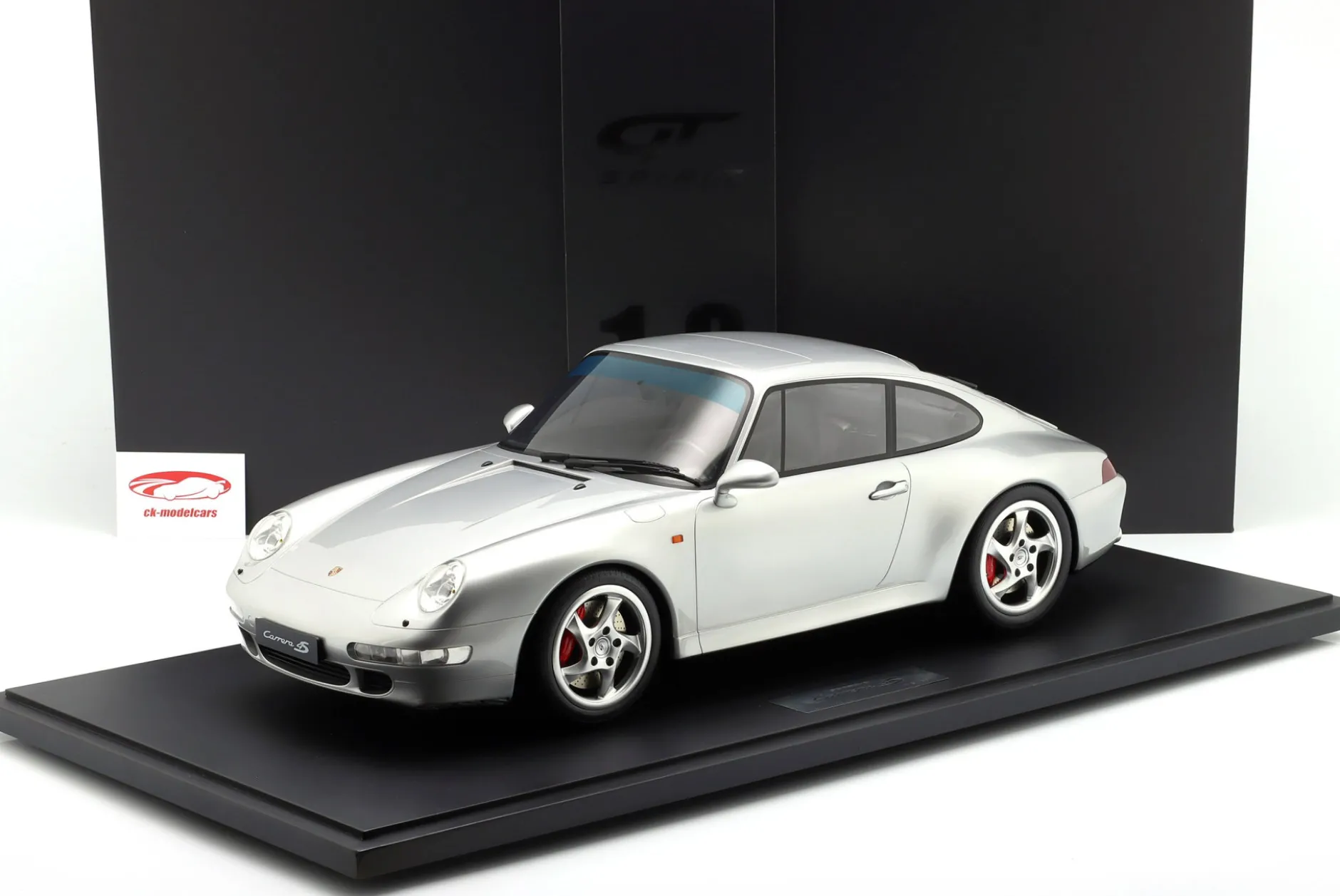 Porsche 911 (993) Carrera 4S Baujahr 1995 silber 1:8 GT-Spirit