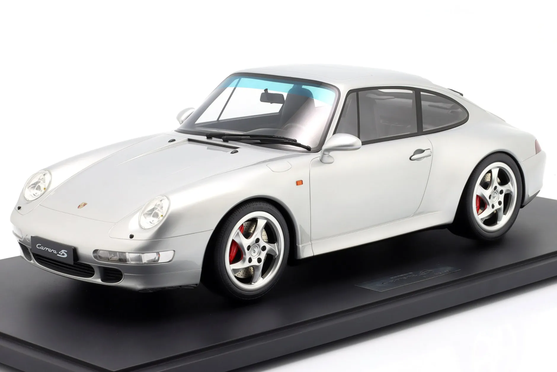 Porsche 911 (993) Carrera 4S Baujahr 1995 silber 1:8 GT-Spirit