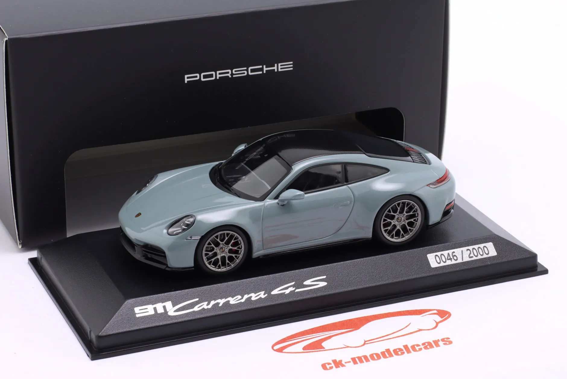 Porsche 911 (992.2) Carrera 4S Coupe Baujahr 2024 shadegrün metallic 1:43 Spark