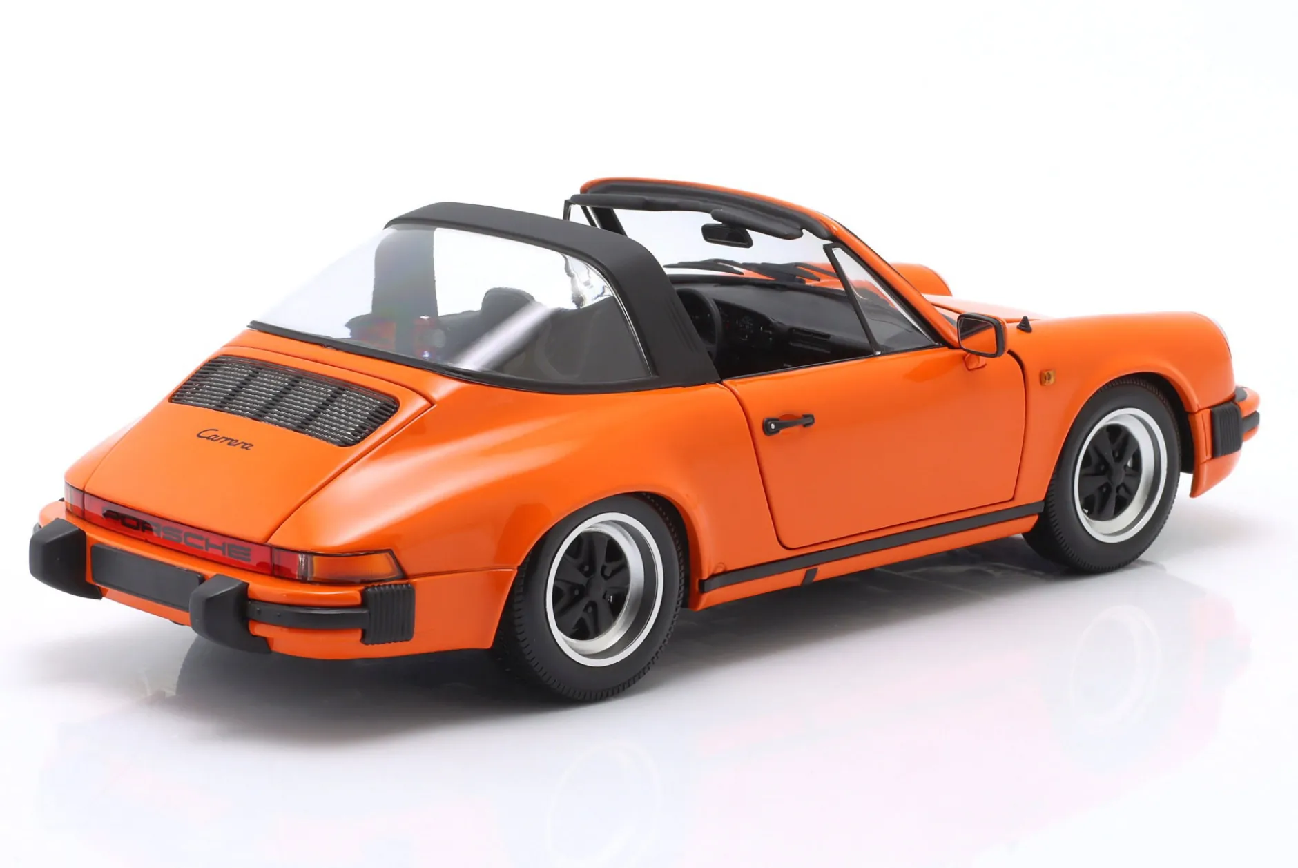 Porsche 911 3.2 Carrera Targa Baujahr 1983 orange 1:18 Minichamps
