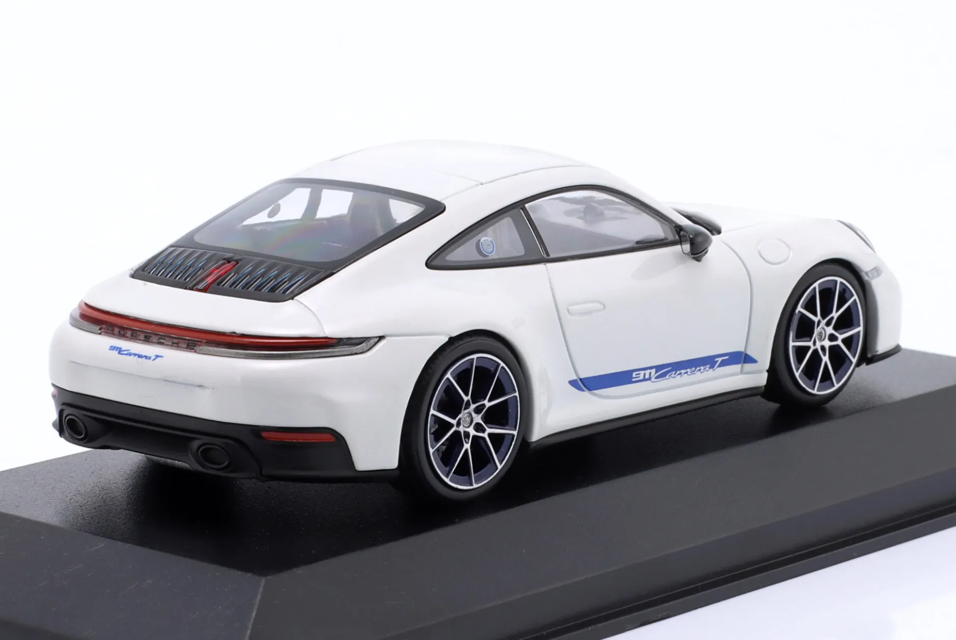 Porsche 911 Carrera T Coupe (992.2) Baujahr 2025 weiß 1:43 Minichamps