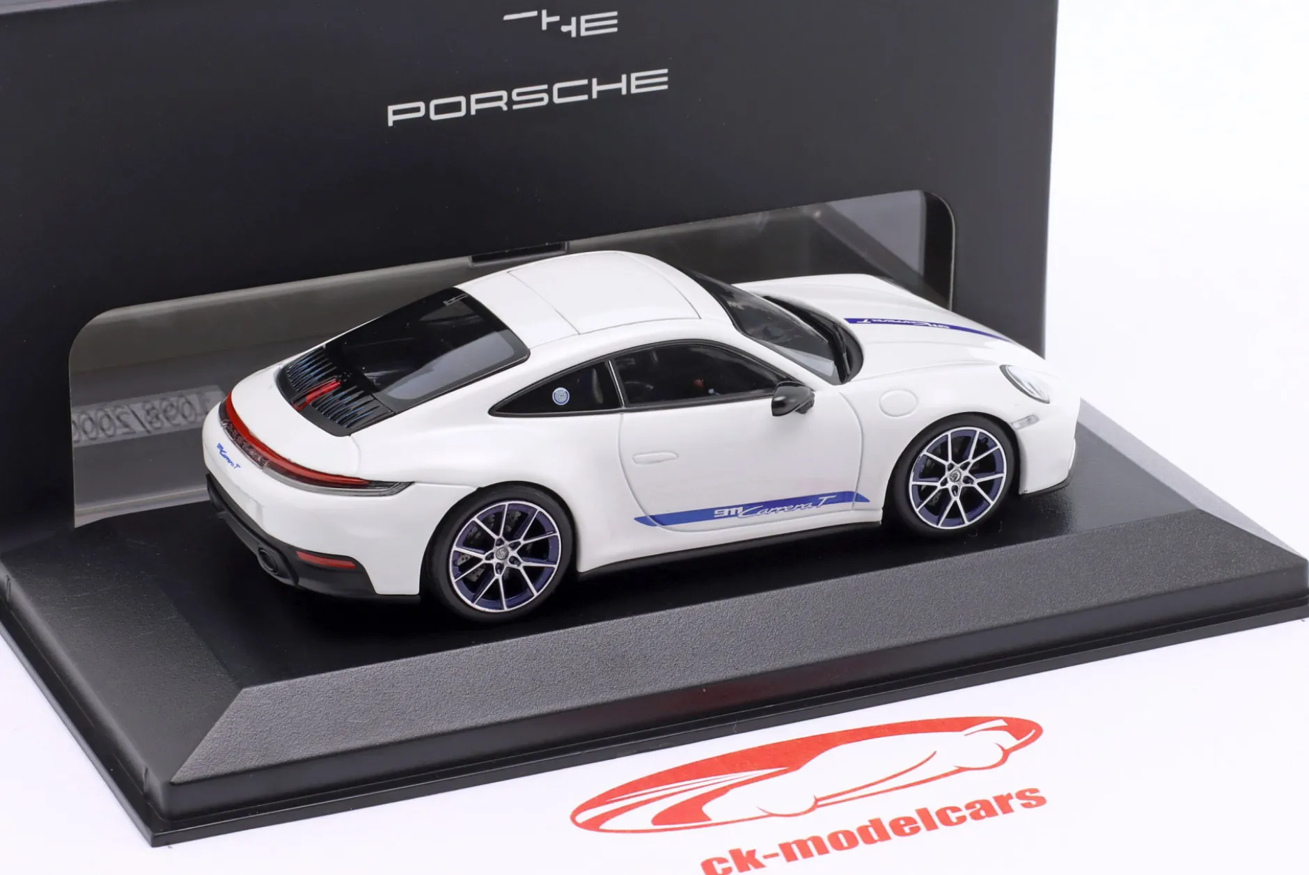 Porsche 911 Carrera T Coupe (992.2) Baujahr 2025 weiß 1:43 Minichamps