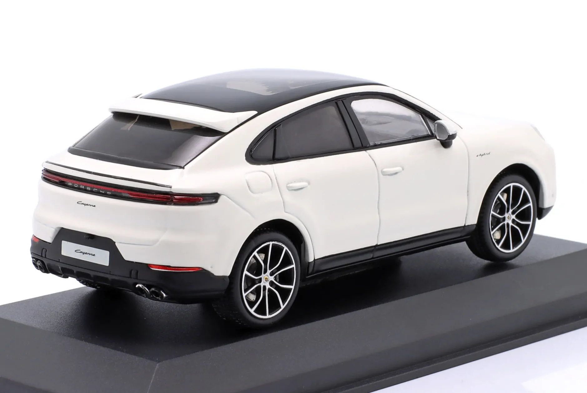 Porsche Cayenne E-Hybrid Coupé (E3 II) 2025 carraraweiß metallic 1:43 Solido