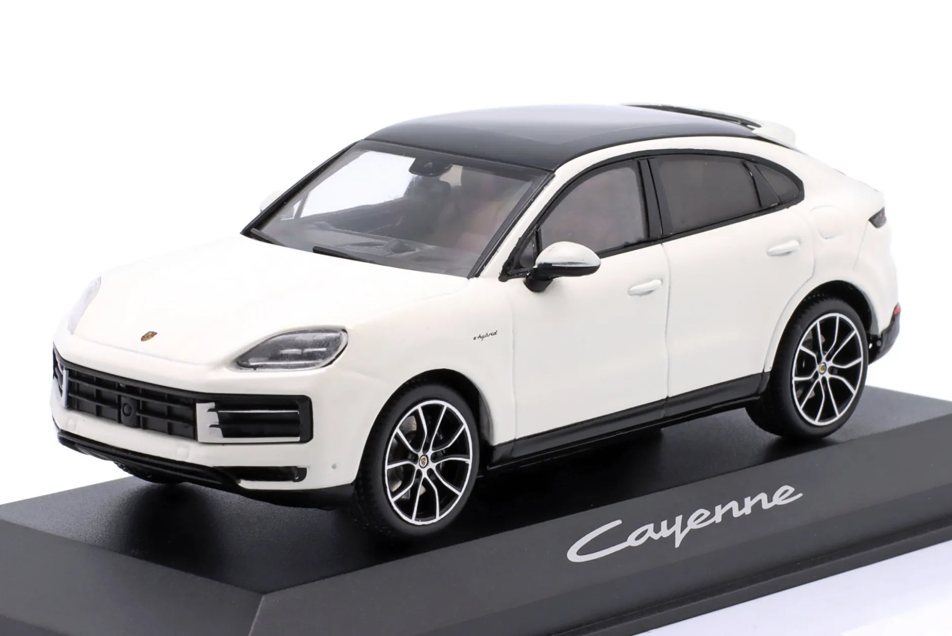 Porsche Cayenne E-Hybrid Coupé (E3 II) 2025 carraraweiß metallic 1:43 Solido