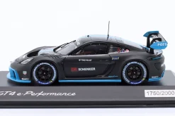 Porsche 718 Cayman GT4 e-Performance 2022 schwarz / blau 1:43 Spark