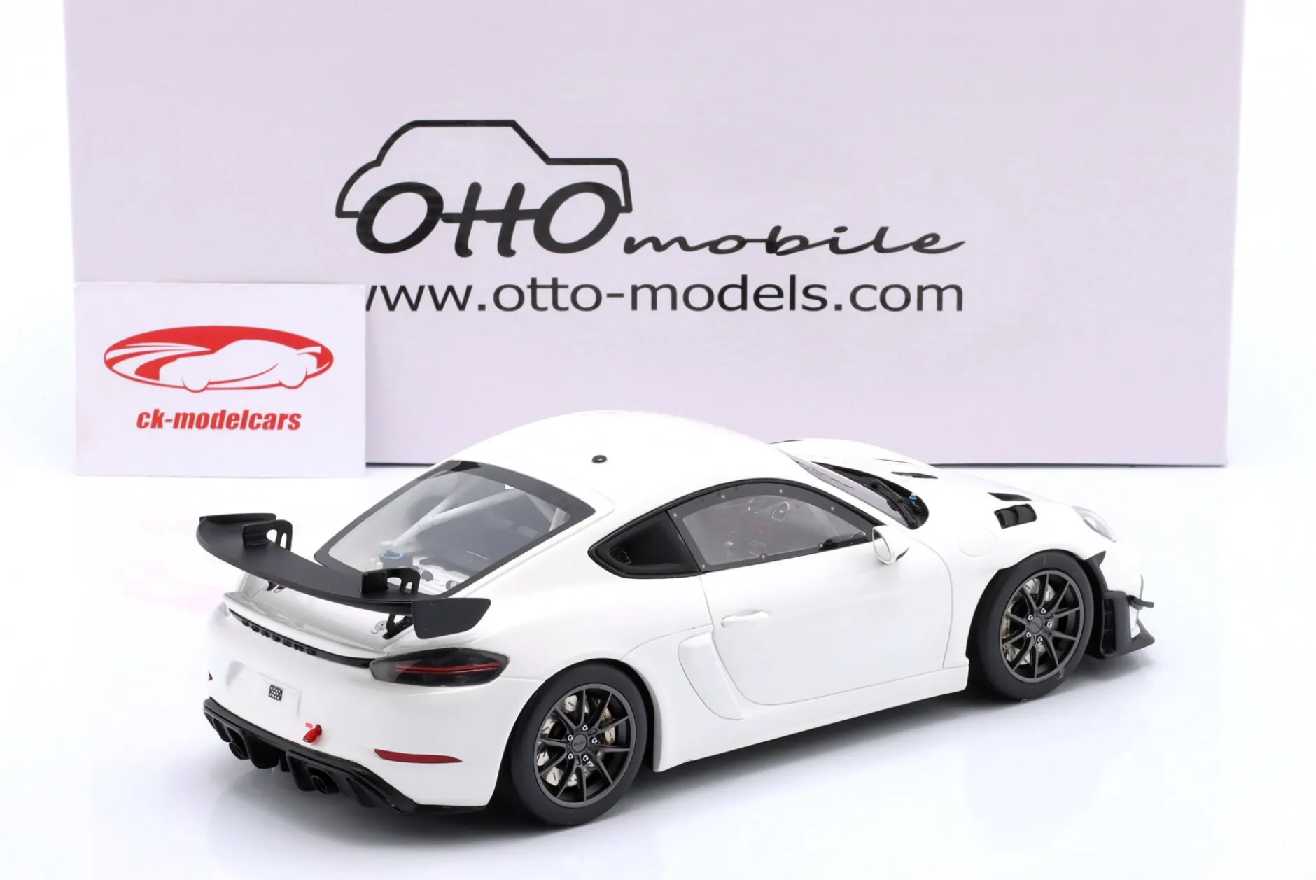 Porsche 718 Cayman GT4 RS Clubsport Plain Body Edition weiß 1:18 OttOmobile