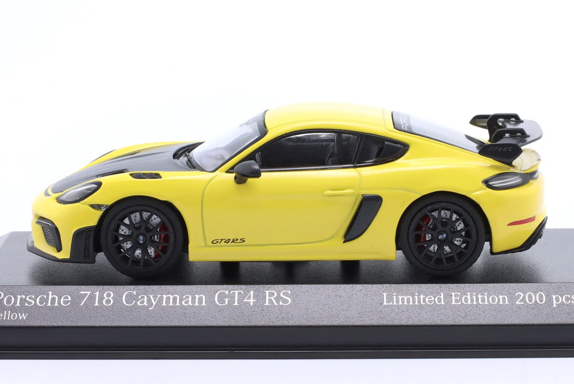Porsche 718 (982) Cayman GT4 RS 2021 gelb / schwarze Felgen 1:43 Minichamps