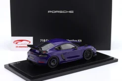 Porsche 718 Cayman GT4 RS (982) Manthey Kit 2024 ultraviolett 1:18 Spark