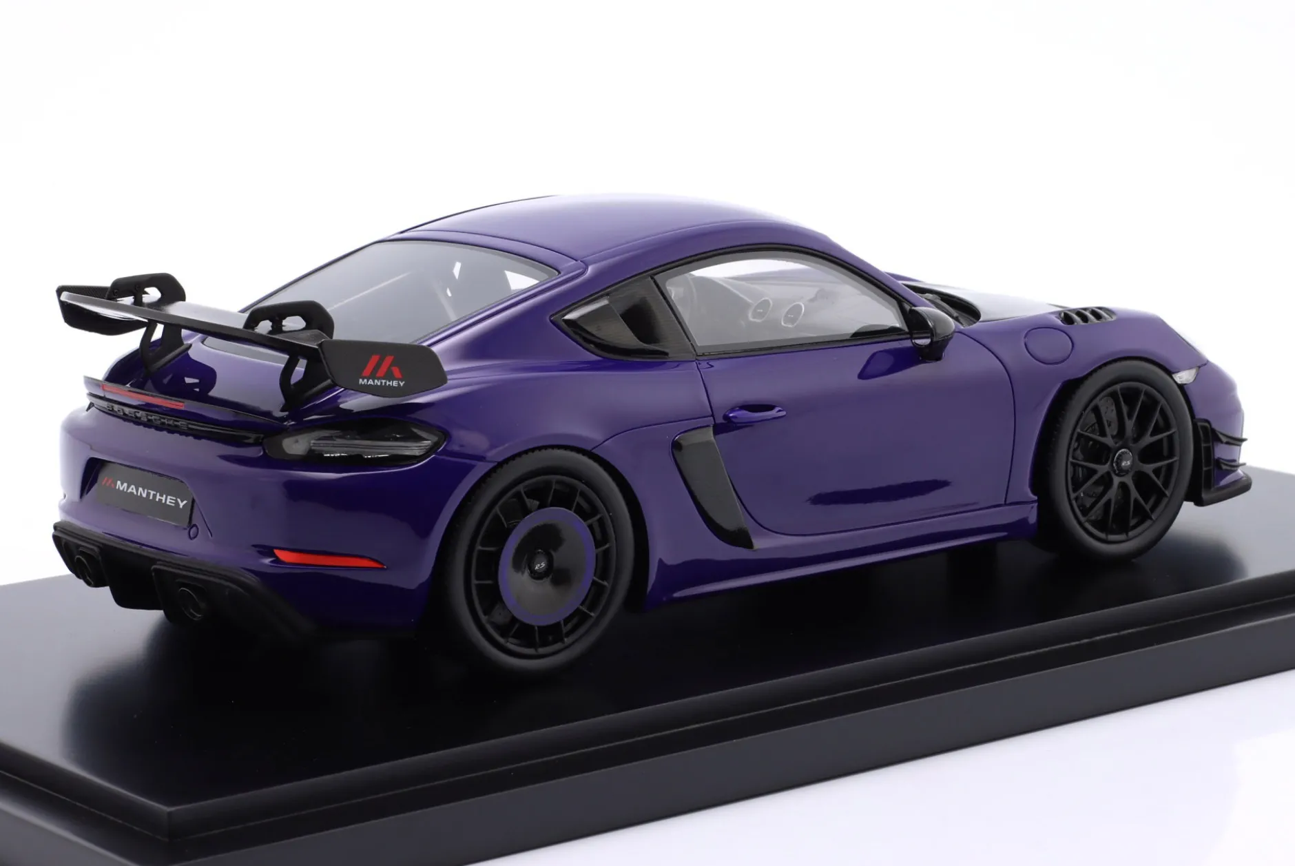 Porsche 718 Cayman GT4 RS (982) Manthey Kit 2024 ultraviolett 1:18 Spark