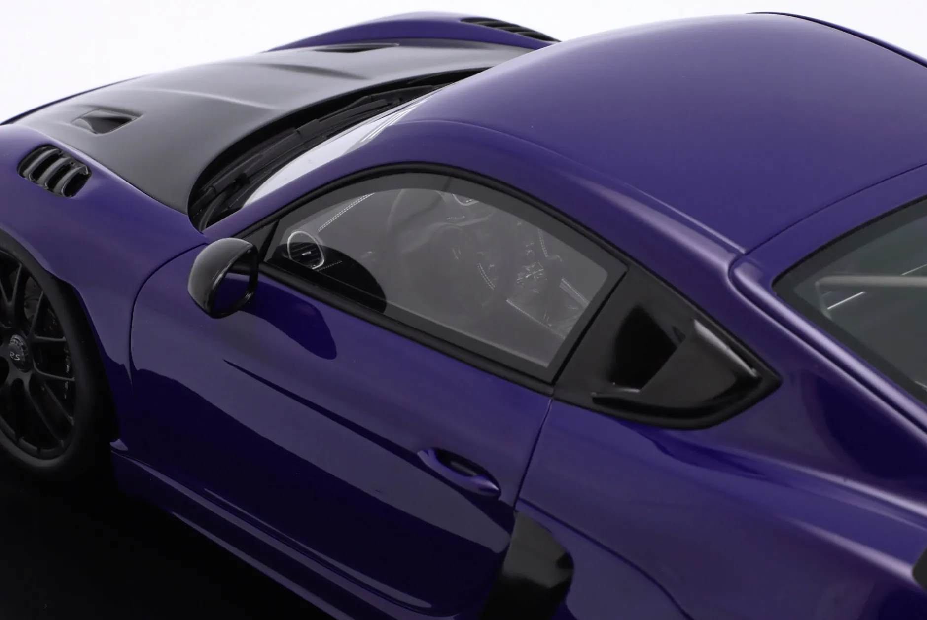 Porsche 718 Cayman GT4 RS (982) Manthey Kit 2024 ultraviolett 1:12 Spark