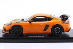 Porsche 718 Cayman GT4 RS (982) Manthey Kit 2024 pastell orange 1:18 Spark