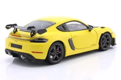 Porsche Cayman GT4 RS mit Weissach-Paket Baujahr 2024 gelb 1:18 Minichamps