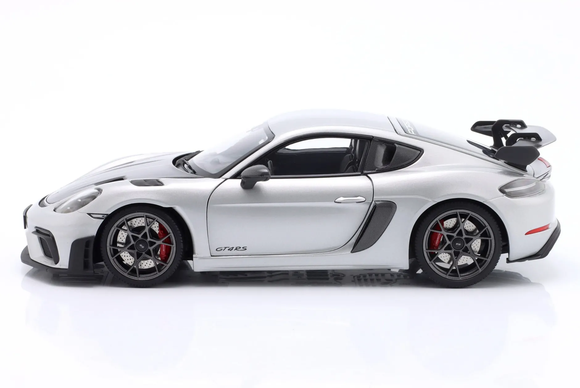 Porsche Cayman GT4 RS 2024 silber metallic / weissach package 1:18 Minichamps