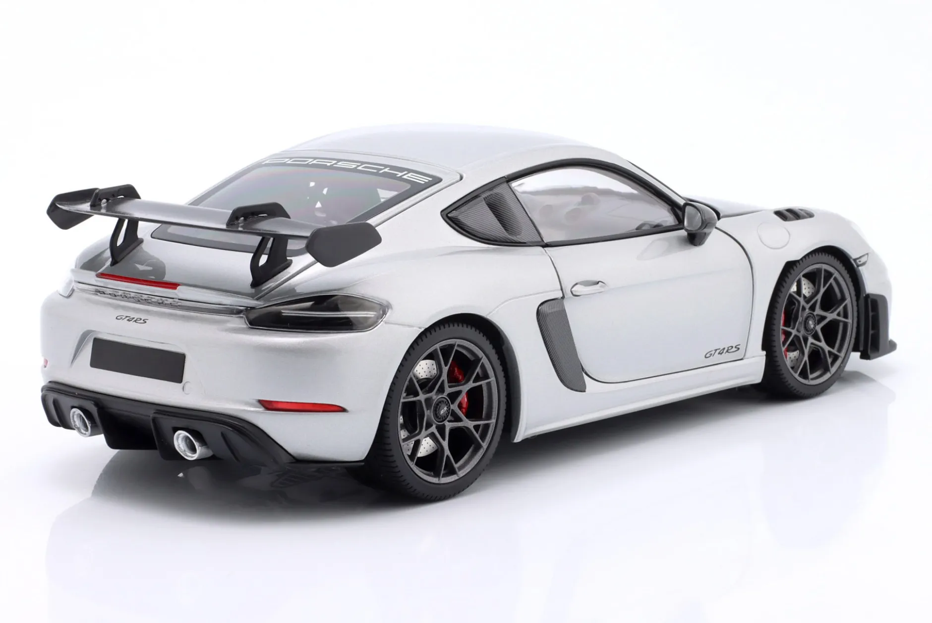 Porsche Cayman GT4 RS 2024 silber metallic / weissach package 1:18 Minichamps