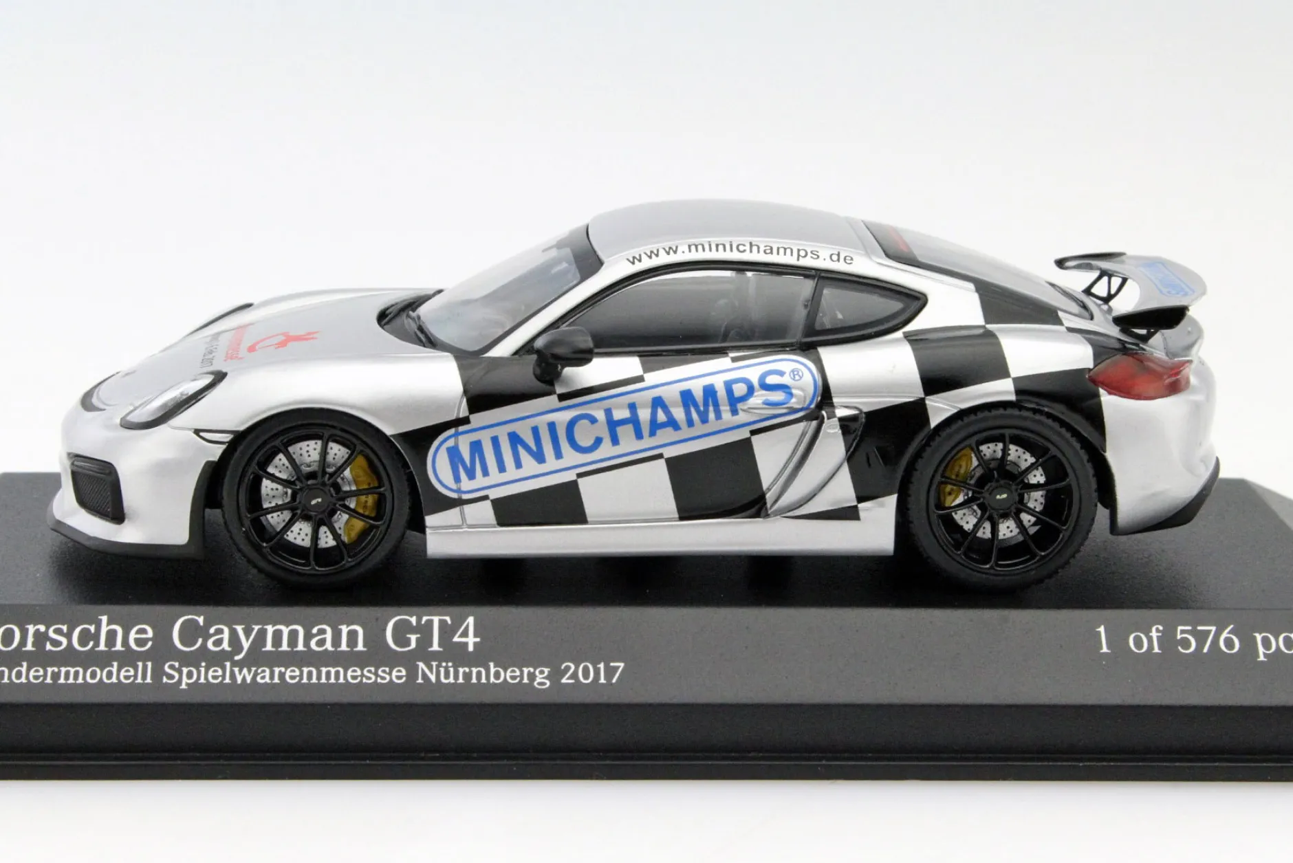 Porsche Cayman GT4 Sondermodell Spielwarenmesse Nürnberg 2017 1:43 Minichamps