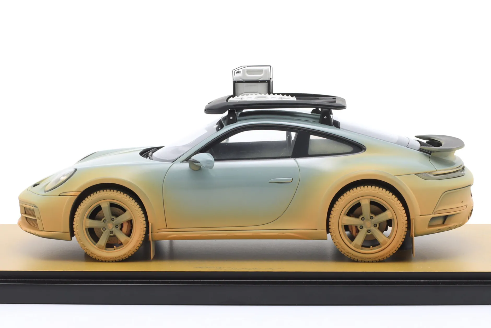 Porsche 911 (992) Dakar AHEAD shadegreen 1:18 Spark