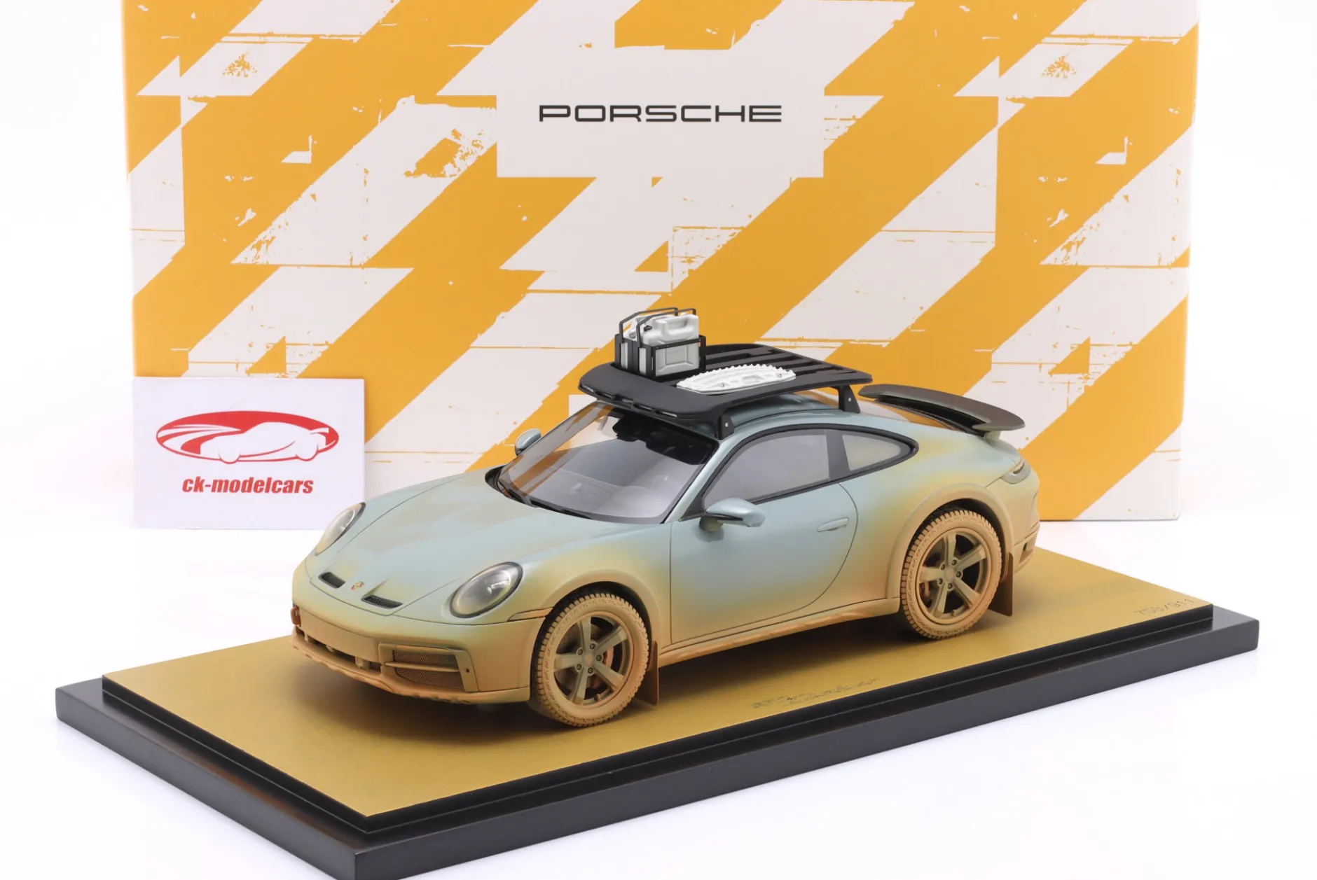 Porsche 911 (992) Dakar AHEAD shadegreen 1:18 Spark