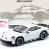 Porsche 911 (992) Dakar Baujahr 2022 grau metallic 1:18 Minichamps