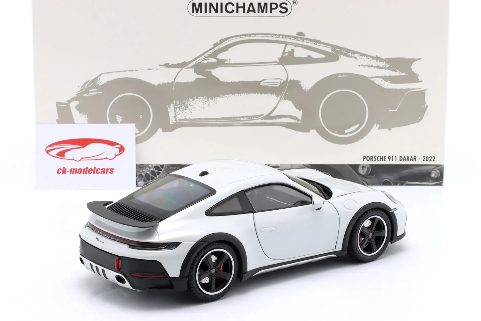 Porsche 911 (992) Dakar Baujahr 2022 grau metallic 1:18 Minichamps