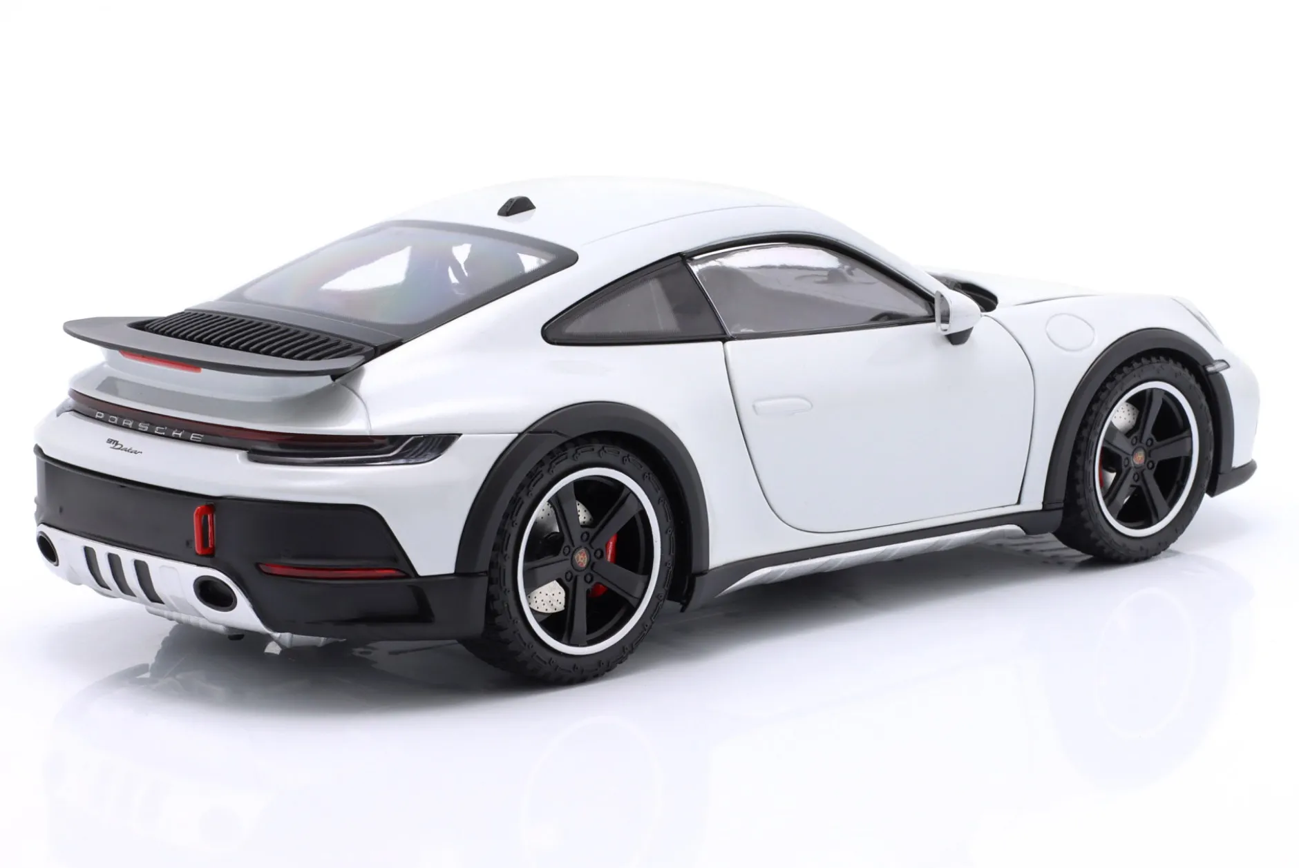 Porsche 911 (992) Dakar Baujahr 2022 grau metallic 1:18 Minichamps