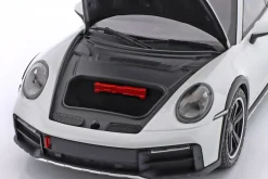 Porsche 911 (992) Dakar Baujahr 2022 grau metallic 1:18 Minichamps