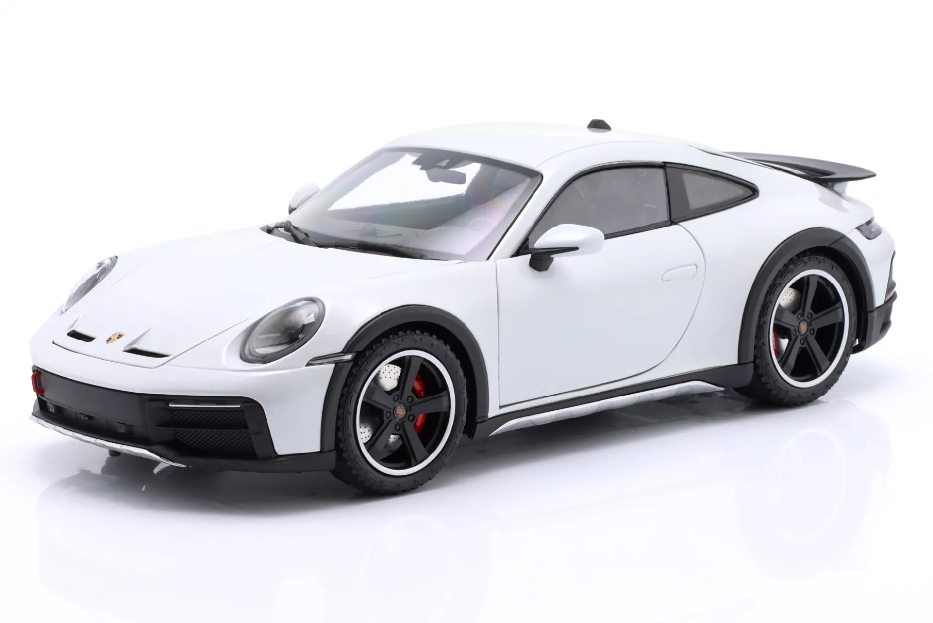 Porsche 911 (992) Dakar Baujahr 2022 grau metallic 1:18 Minichamps