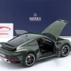 Porsche 911 (992) Dakar Baujahr 2023 oakgrün metallic 1:18 Norev