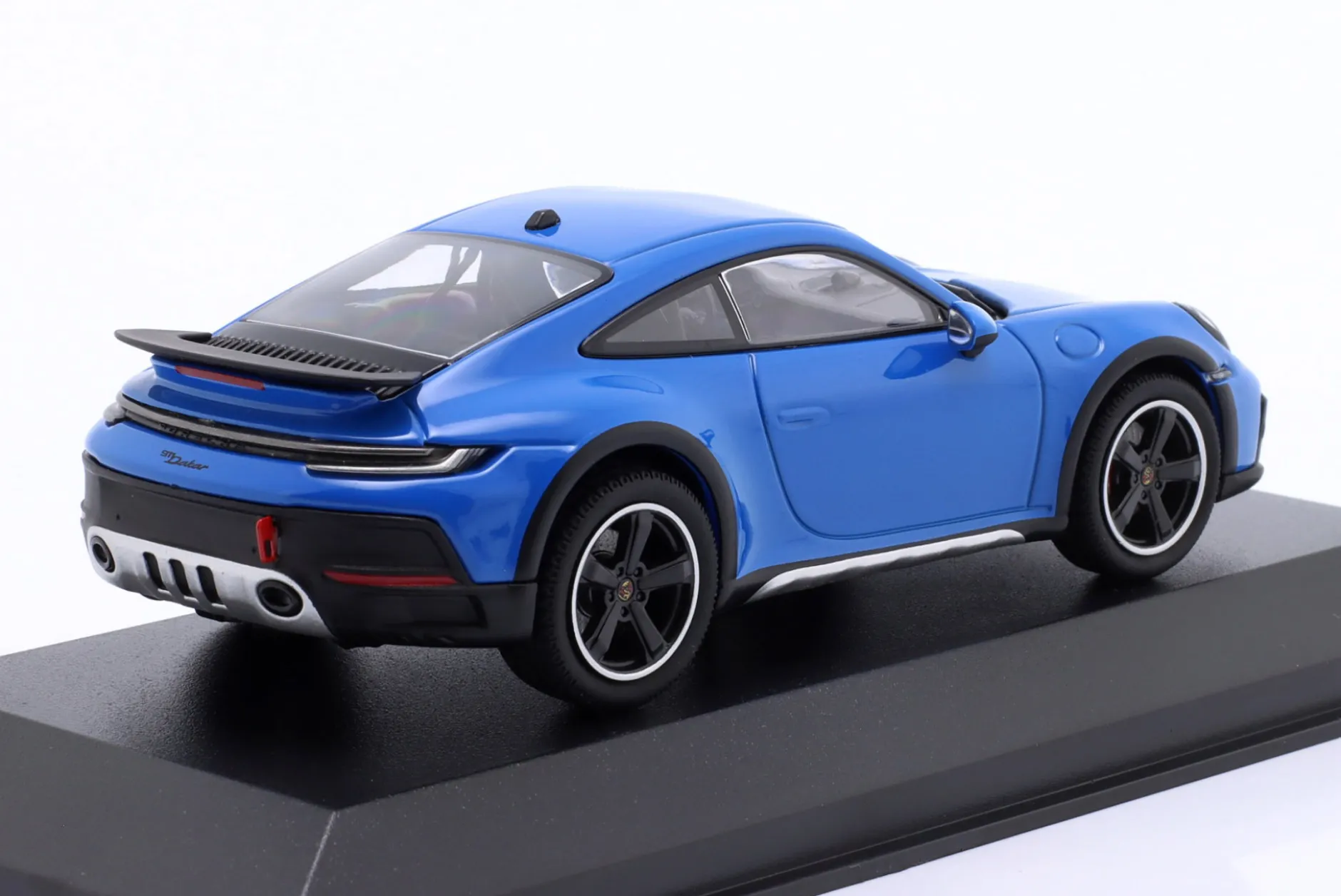 Porsche 911 (992) Dakar Baujahr 2022 sharkblue 1:43 Minichamps